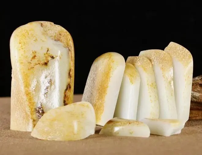 十切九垮的和田玉！赌石究竟赌了些什么？